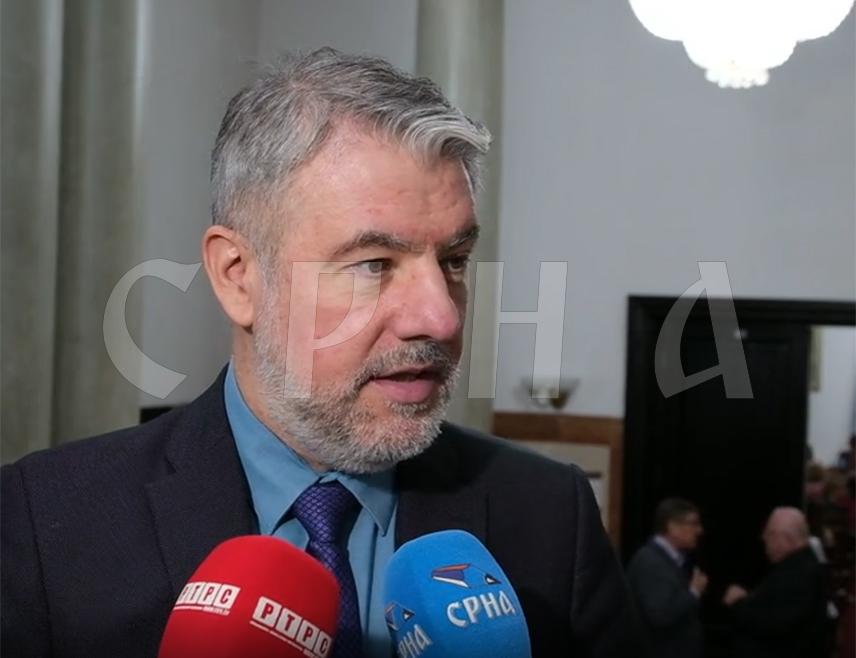 БАЊАЛУКА, 17. ДЕЦЕМБРА /СРНА/ - Министар здравља и социјалне заштите Републике Српске Ален Шеранић рекао је да ће се у наредној години ићи у доношење новог закона о дјечијој заштити са аспекта релевантних процјена статуса дјеце са развојним поремећајима.