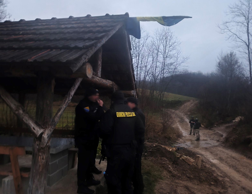 САРАЈЕВО, 17. ДЕЦЕМБРА /СРНА/ - Припадници Граничне полиције БиХ и Министарства унутрашњих послова /МУП/ Унско-санског кантона, њих око 90, реализовали су, у оквиру акције "Стабанџа", низ активности с циљем разбијања организованих криминалних група и кријумчарских ланаца чији чланови дјелују на ширем подручју Балкана.