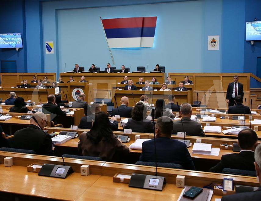 БАЊАЛУКА, 17. ДЕЦЕМБРА /СРНА/ - Посланик СНСД-а у Народној скупштини Републике Српске Ранка Перић Ромић истакла је данас у Бањалуци да је свако повећање плата веома значајно за грађане, а нарочито за оне који раде у просвјети и култури.