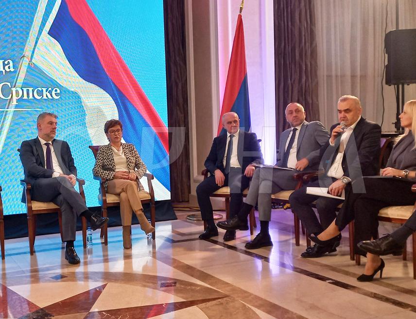 БАЊАЛУКА, 17. ДЕЦЕМБРА /СРНА/ - Министар саобраћаја и веза Републике Српске Зоран Стевановић рекао је да Јавно предузеће "Путеви Српске" ради пројектну документацију за израду бетонских надстершница ради веће  безбједности на путном правцу Сарајево-Фоча.