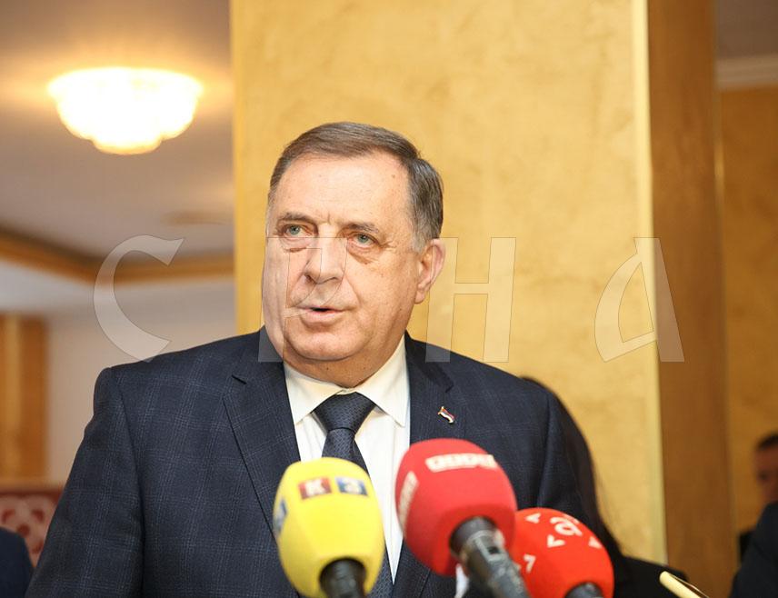 DOBOJ, DECEMBER 17 /SRNA/ – SNSD President Milorad Dodik has stated today that the continued development of Republika Srpska must remain the central focus, stressing that BiH is a broken and disintegrating country surviving only on palliative measures.
