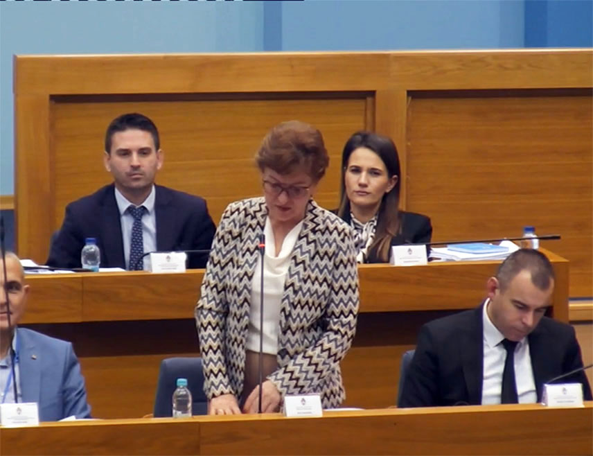 БАЊАЛУКА, 17. ДЕЦЕМБРА /СРНА/ - Министар финансија Републике Српске Зора Видовић изразила је задовољство што народни посланици подржавају повећање плата запосленима у области образовања и културе.