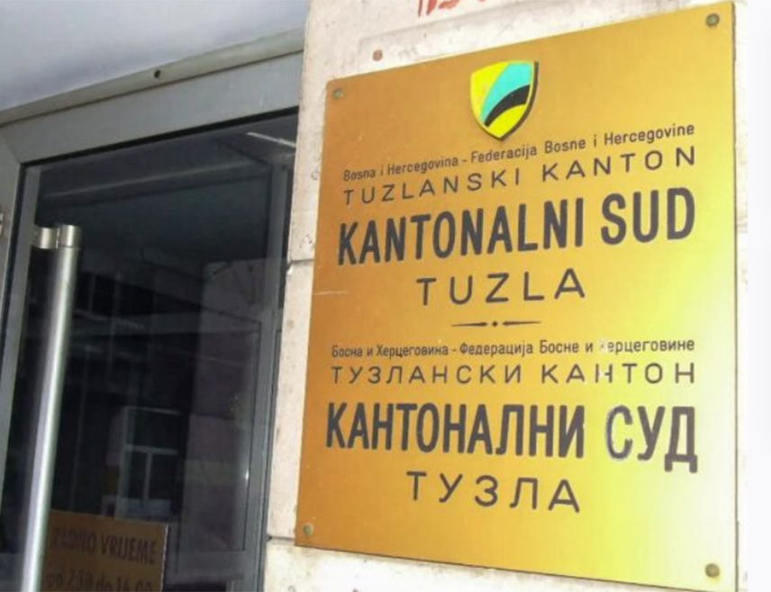 ТУЗЛА, 18. ДЕЦЕМБРА /СРНА/ - Кантонални суд у Тузли одредио је једномјесечни притвор за бившег директора Дома пензионера у Тузли Мирсада Бакаловића и шефа Службе за економске, финансијске, рачуноводствене и опште послове Зинаиде Разић Халиловић због сумње да су као саучесници починили тешка кривична дјела против опште сигурности људи и имовине.