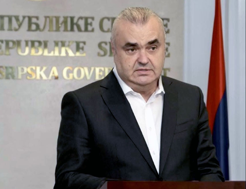 У првих 100 дана рада Владе остварен је знатан напредак у изградњи путева. Интензивирана изградња дионица ауто-путева Рача-Бијељина, Бањалука-Приједор, Брчко-Бијељина и Вукосавље-Брчко. Ради се на реализацији више од 300 километара регионалних и магистралних путева.