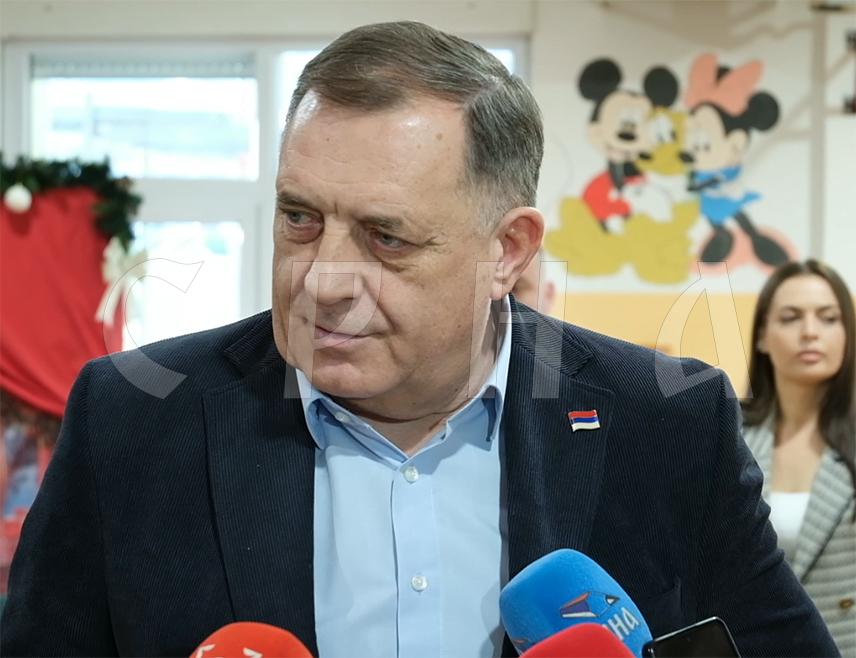 BANJA LUKA, December 19 /SRNA/ – SNSD President Milorad Dodik said today that he will support an initiative to grant special status, starting next year, to employees and educators at the Public Institution Home for Children and Youth without Parental Care “Rada Vranješević” in Banja Luka, given the demanding nature of their work and the responsibility they bear.