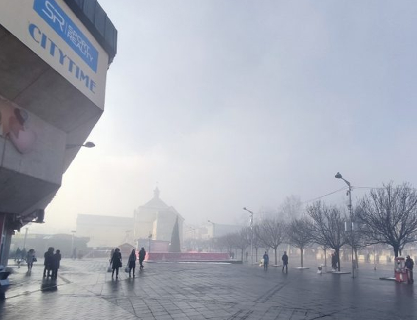 БАЊАЛУКА, 20. ДЕЦЕМБРА /СРНА/ - Магла које јутрос има по котлинама и уз ријеке у Републици Српској и ФБиХ понегдје ће се задржати током дана уз хладније вријеме, док ће у осталим крајевима бити сунчаније и топло.