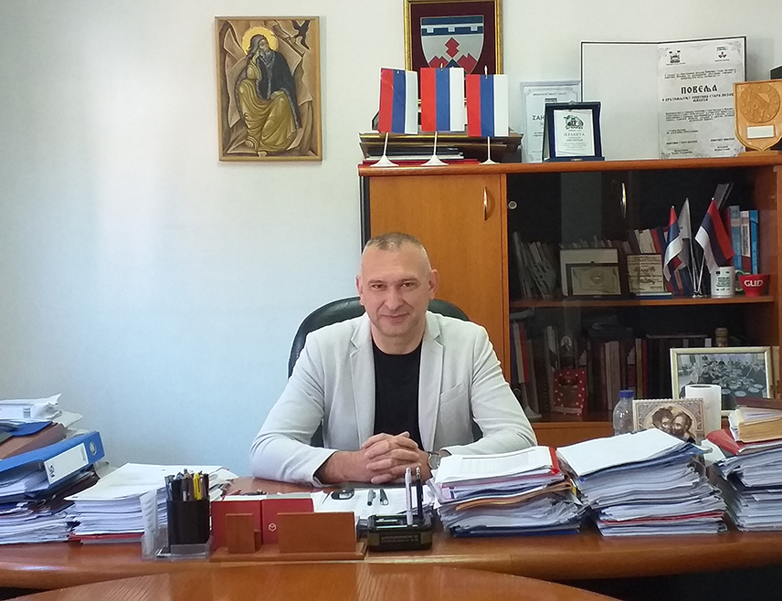 МИЛИЋИ, 20. ДЕЦЕМБРА /СРНА/ - Општина Милићи расписала је позив за избор корисника субвенције за пројекат изградње зграде за младе брачне парове, за коју је Влада Републике Српске уплатила милион КМ, изјавио је Срни начелник Марко Савић.