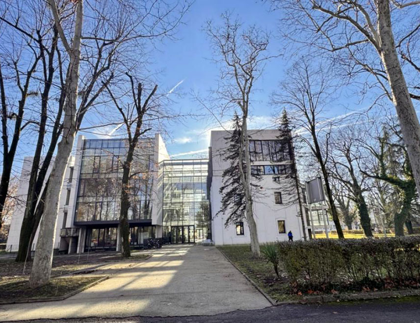 БАЊАЛУКА, 22. ДЕЦЕМБРА /СРНА/ - Ректор бањалучког Универзитета Радослав Гајанин присуствоваће данас свечаној академији поводом обиљежавања 33 године рада Шумарског факултета у Бањалуци.