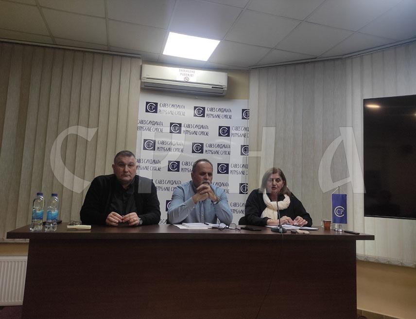 БАЊАЛУКА, 22. ДЕЦЕМБРА /СРНА/ - Предсједник Синдиката здравства и социјалне заштите Републике Српске Милош Пурковић рекао је да ова организација остаје при својим захтјевима да се здравственим радницима повећају плате, те да се цијена рада повећа на 200 КМ.