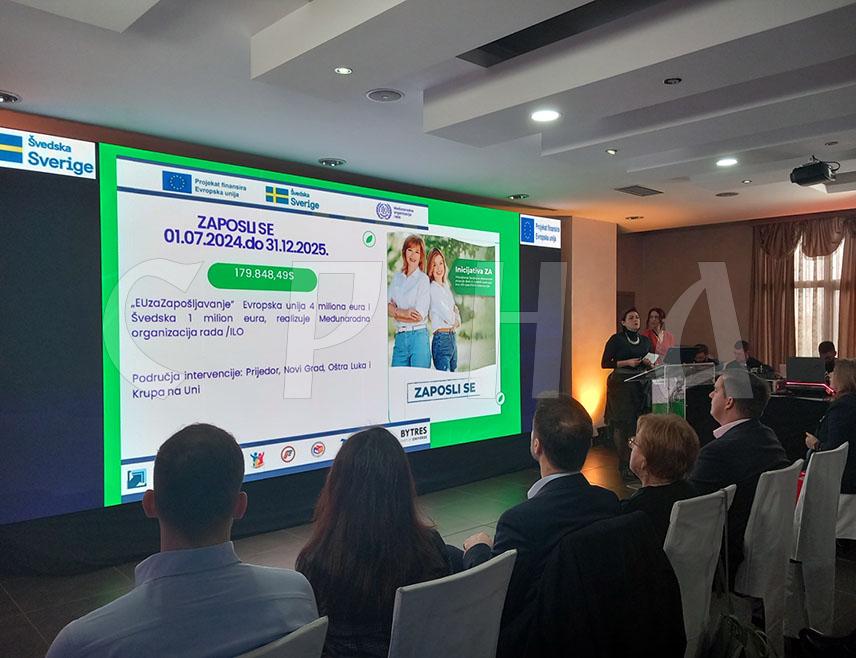 ПРИЈЕДОР, 23. ДЕЦЕМБРА /СРНА/ - Пројекат приједорске Развојне агенције "Запосли се", усмјерен на јачање социјалног и економског положаја жена из руралних подручја четири локалне заједнице у приједорској регији, обухватио је 250 корисника, а крајњи резултат су радна мјеста за 50 жена.