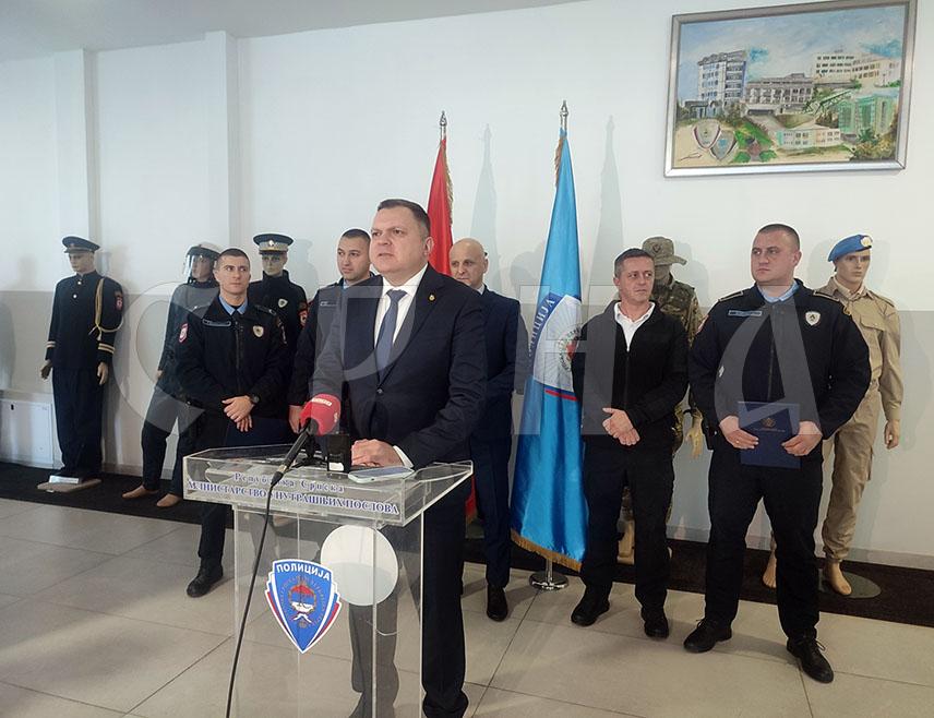 BANJA LUKA, December 23 /SRNA/ - Republika Srpska Minister of the Interior Željko Budimir said today that police officers from Republika Srpska who were presented with certificates of appreciation for professionalism and selflessness performed a feat worthy of admiration, confirming that the Police of Republika Srpska is among the best in the region.