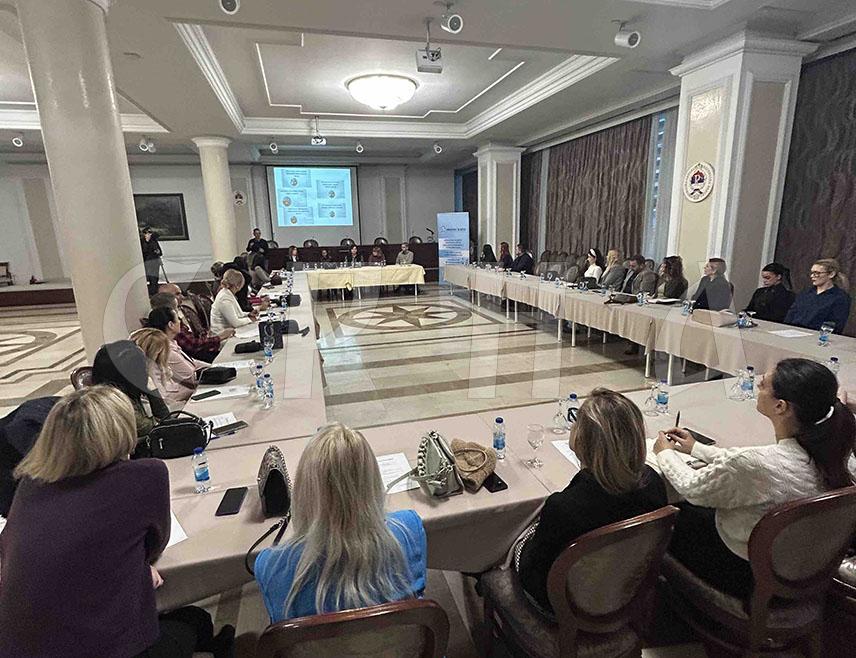 БАЊАЛУКА, 24. ДЕЦЕМБРА /СРНА/ - Истраживање Институције омбудсмана за дјецу у Републици Српској у текућој школској години показало је да је свако треће дијете од непознате особе примило позив, поруку или чак приједлог да се сретну уживо, изјавила је омбудсман Гордана Рајић у Бањалуци.