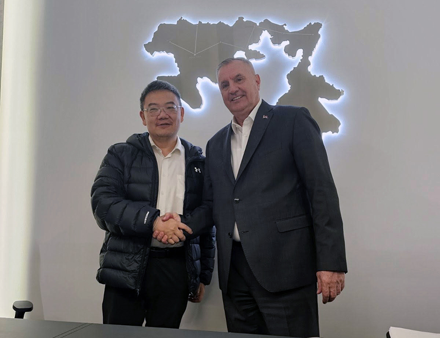 БАЊАЛУКА, 24. ДЕЦЕМБРА /СРНА/ - У Бањалуци је данас потписан уговор о дугорочном кредитном аранжману са водећом кинеском финансијском институцијом Ексим банком у вриједности од 180 милиона евра, којим је обезбијеђена подршка за изградњу дионице ауто-пута Вукосавље-Брчко.