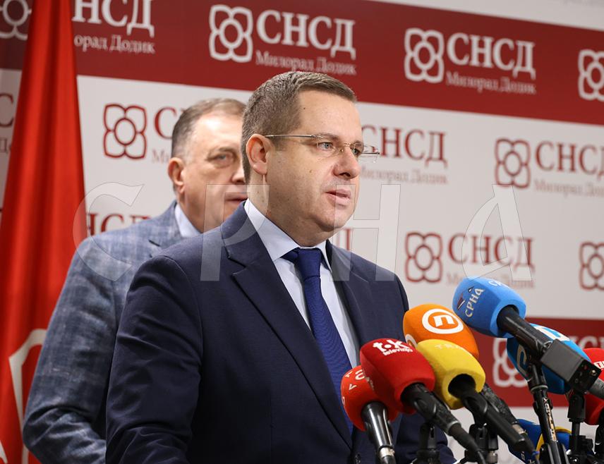 BANJA LUKA, DECEMBER 24 /SRNA/ - The decision of the Central Election Commission /CEC/ BiH to cancel the early elections for the president of Repuzblika Srpska at 136 polling stations in 17 electoral units is shameful, said SNSD spokesman Radovan Kovačević.