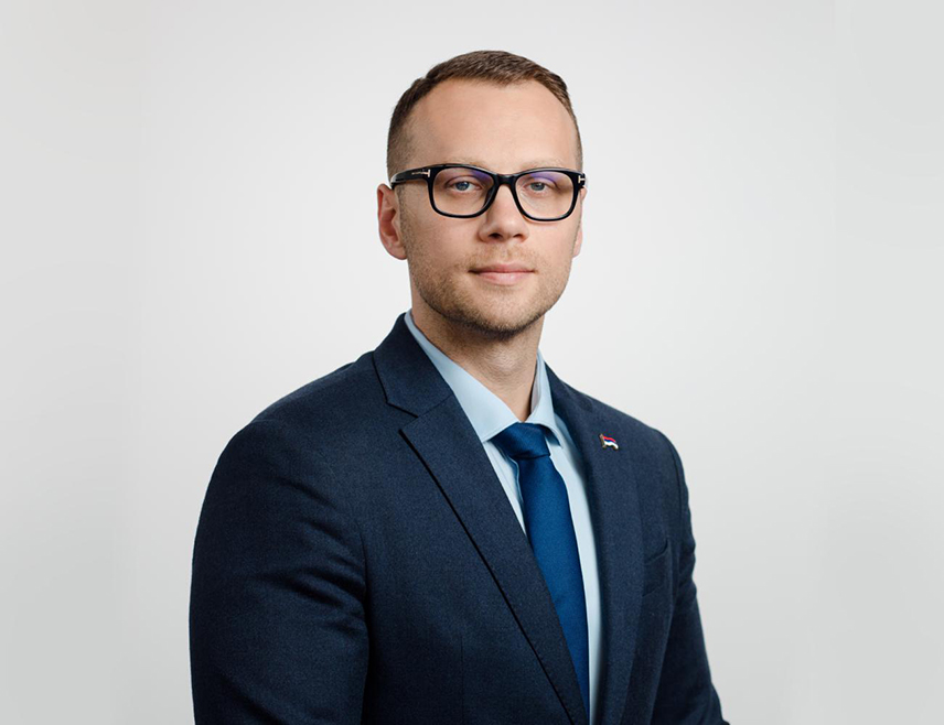 БИЈЕЉИНА, 24. ДЕЦЕМБРА /СРНА/ - Предсједник Градског одбора СНСД-а Бијељина Бојан Савић изјавио је да Централна изборна комисија /ЦИК/ БиХ годинама релативизује и подрива изборну вољу грађана Републике Српске, која, како је истакао, не може бити промијењена административним и политички мотивисаним интервенцијама.