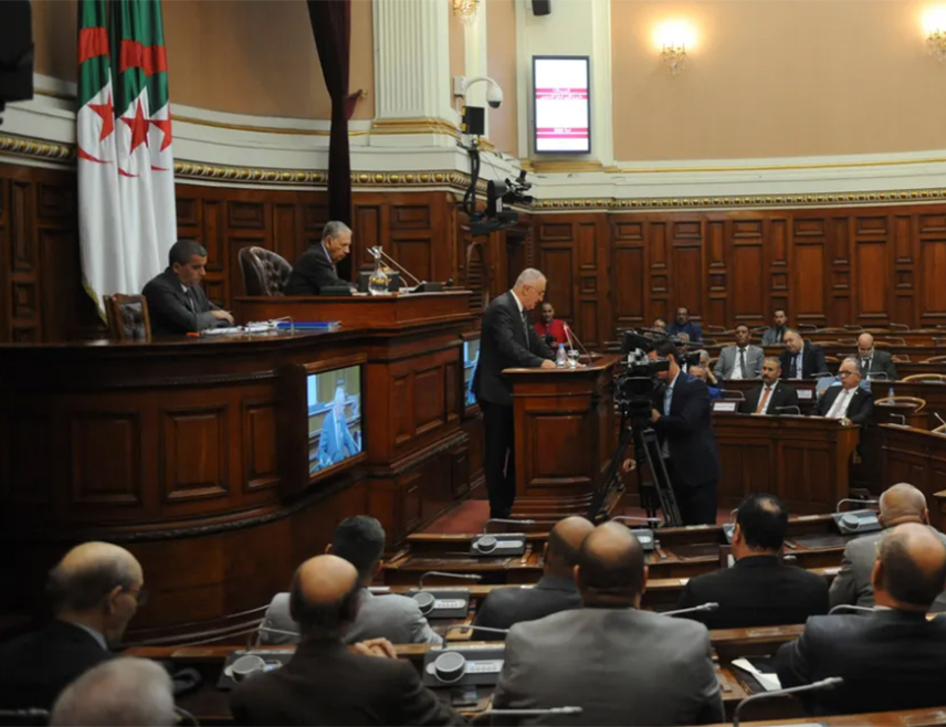 АЛЖИР, 24. ДЕЦЕМБРА /СРНА/ - Парламент Алжира једногласно је данас усвојио закон којим се француска колонизација земље проглашава злочином и тражи извињење и репарације.