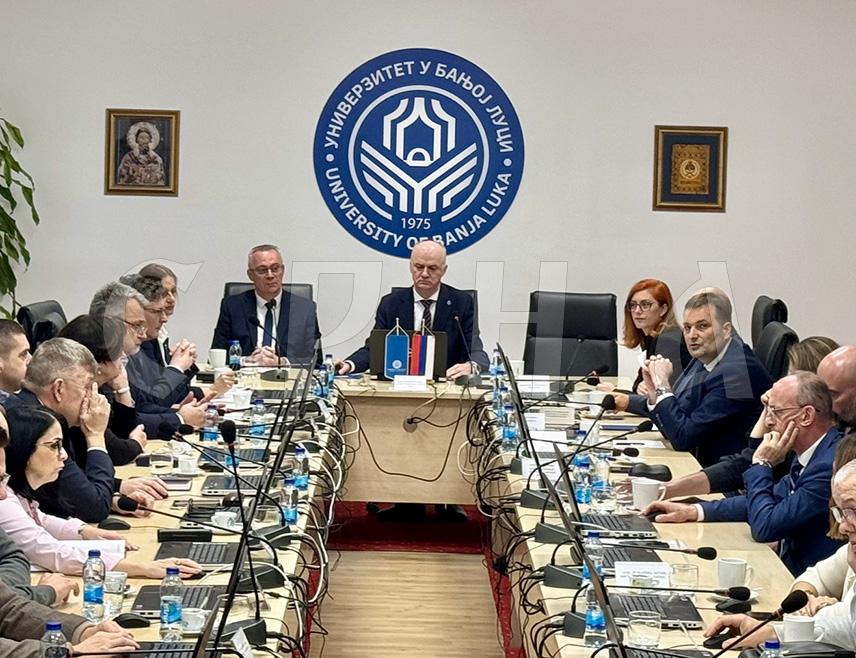 БАЊАЛУКА, 25. ДЕЦЕМБРА /СРНА/ - Ректор Универзитета у Бањалуци Радослав Гајанин реизабран је данас за ту функцију у мандатном периоду од 2026. до 2030. године.