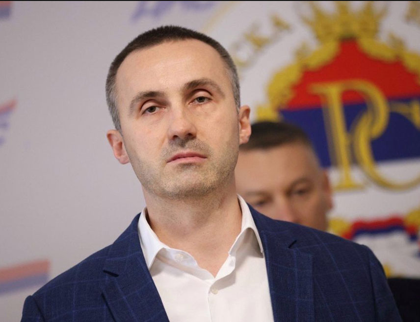 БАЊАЛУКА, 25. ДЕЦЕМБРА /СРНА/ - ЦИК БиХ покушава да промијени садашњи резултат који не одговара одређеним политичким центрима моћи и мијења демократску вољу народу одлуком да поништи пријевремене предсједничке изборе на 136 мјеста у Републици Српској, рекао је предсједник Градског одбора ДНС-а Бањалука Дејан Лолић.