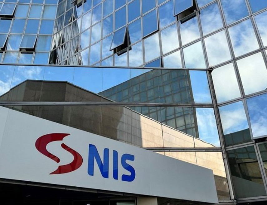 БЕОГРАД, 25. ДЕЦЕМБРА /СРНА/ - У току су преговори руских акционара са мађарском  компанијом МОЛ за куповину Нафтне индустрије Србије /НИС/, рекла је министар за енергетику и рударство Србије Дубравка Ђедовић Хандановић.