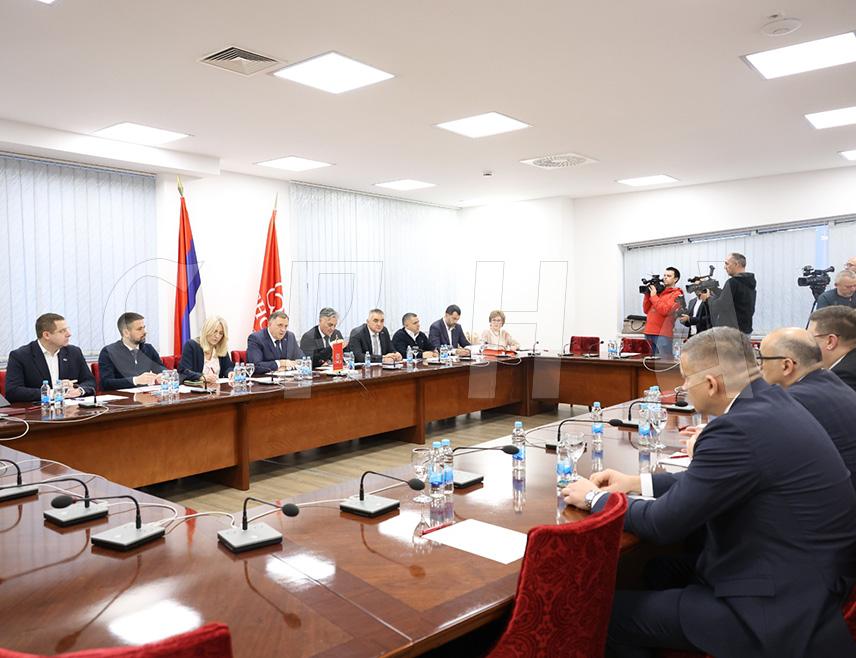 BANJA LUKA, DECEMBER 25 /SRNA/ – A meeting of representatives of the ruling coalition parties in Republika Srpska has begun in Banja Luka.