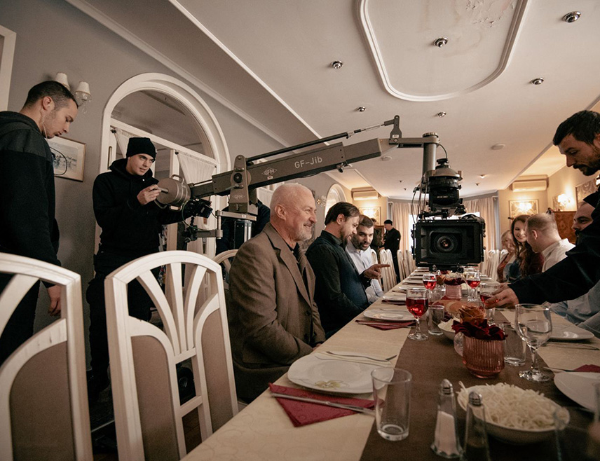 БАЊАЛУКА, 25. ДЕЦЕМБРА /СРНА/ - У Слaтини код Бањалуке завршено је снимaњe дугoмeтрaжнoг игрaнoг филмa "Кaдa пoнoвo умрeм" редитеља Немање Савановића које је са 400.000 КM подржао Aудиo-визуeлни цeнтар Рeпубликe Српскe.