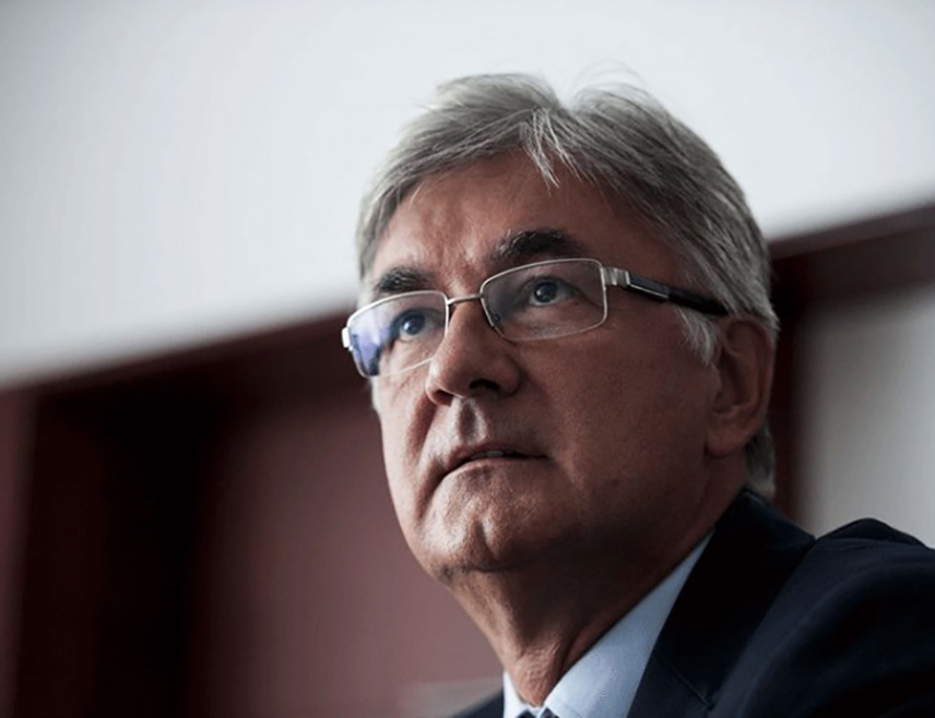 БЕОГРАД, 25. ДЕЦЕМБРА /СРНА/ - Најновија одлука Централне изборне комисије /ЦИК/ БиХ о поништавању избора за предсједника Српске на 136 бирачких мјеста јасно потврђује да странци из Брисела и Лондона покушавају да контролишу ситуацију у БиХ, прије свега на начин да могу тамо да изазову сукобе, када то њима одговара, сматра адвокат Бранко Лукић.