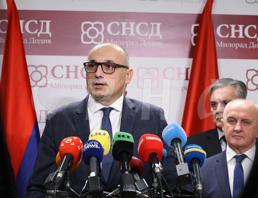 BANJALUKA, DECEMBER 25 /SRNA/ – NPS leader Darko Banjac said that the Court of BiH and the Central Election Commission /CEC/ are persistent in attempts to create a crisis in Republika Srpska, but stressed that the ruling coalition and the Serb population remain determined to ensure that no one else decides the President of the Republic.