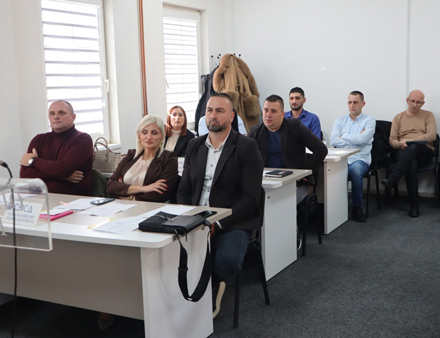 ГАЦКО, 25. ДЕЦЕМБРА /СРНА/ - Скупштина општине Гацко изразила је забринутост због еколошке ситуације на подручју ове локалне заједнице и затражила од надлежних у предузећу Рудник и Термоелектрана /РиТЕ/ "Гацко" да наставе активности како би привремена депоније угља била санирана у предвиђеном року - до краја године.