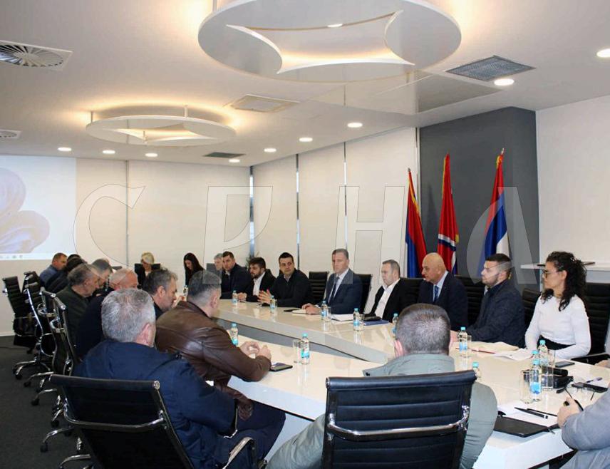 ИСТОЧНО САРАЈЕВО, 25. ДЕЦЕМБРА /СРНА/ - Завршне сцене за играни филм и ТВ серију "Линија", који говорe о доктору Миодрагу Лазићу и епском егзодусу сарајевских Срба, требало би да буду снимљене од 5. до 10. фебруара наредне године на локалитетима на Требевићу, Равној Романији, у Мокром и на Сокоцу.