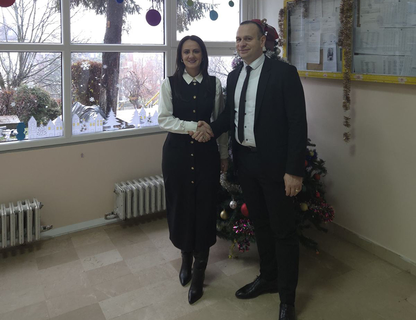 БАЊАЛУКА, 26. ДЕЦЕМБРА /СРНА/ - Универзитетски клинички центар /УКЦ/ Републике Српске у 2026. години стипендираће ученике-штићенике бањалучког Дома "Рада Врањешевић" који упишу Медицинску школу, а за шест штићеника биће обезбијеђено љетовање, најавио је вршилац дужности генералног директора УКЦ-а Никола Шобот.