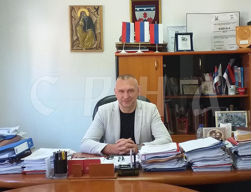 МИЛИЋИ, 26. ДЕЦЕМБРА /СРНА/ - Начелник Милића Марко Савић изјавио је Срни да је скандалозна одлука Централне изборне комисије /ЦИК/ БиХ о поништавању резултата пријевремених избора за предсједника Републике Српске у овој општини на бирачким мјестима Копривно и Дубница, те истакао да чињеница да нема никаквог образложења о неправилностима показује да је циљ био да се обезвриједи изборна воља грађана.