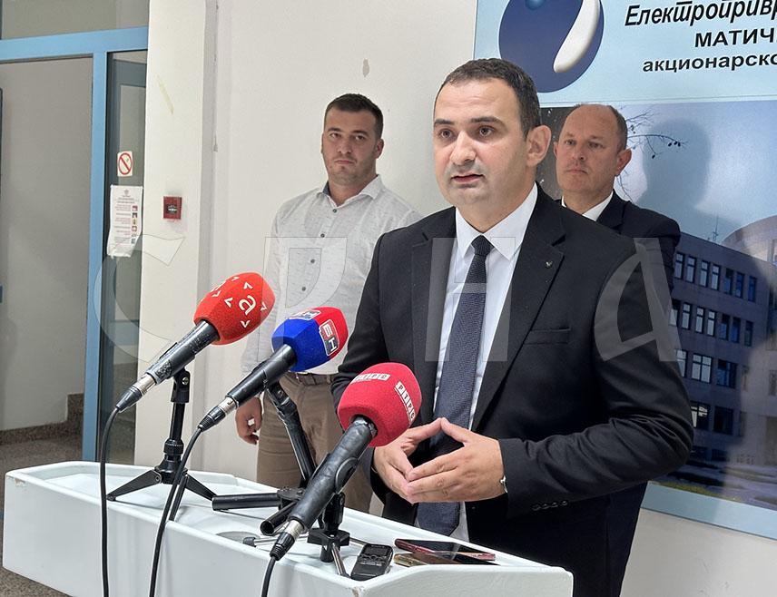 БЕРКОВИЋИ, 26. ДЕЦЕМБРА /СРНА/ - У Берковићима је у току изградња и реконструкције девет стамбених објеката за породице чији су домови претрпјели највећа оштећења у земљотресима који су погодили ту општину у априлу 2022. године, изјавио је Срни начелник те општине Бојан Самарџић.