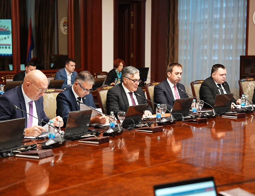 БАЊАЛУКА, 26. ДЕЦЕМБРА /СРНА/ - Влада Републике Српске утврдила је Нацрт закона о угоститељству којим се додатно уређује систем обављања угоститељске дјелатности и обезбјеђује систем једнаких и транспарентних услова пословања за све угоститеље, с циљем сузбијање сиве економије и јачања фискалне дисциплине.