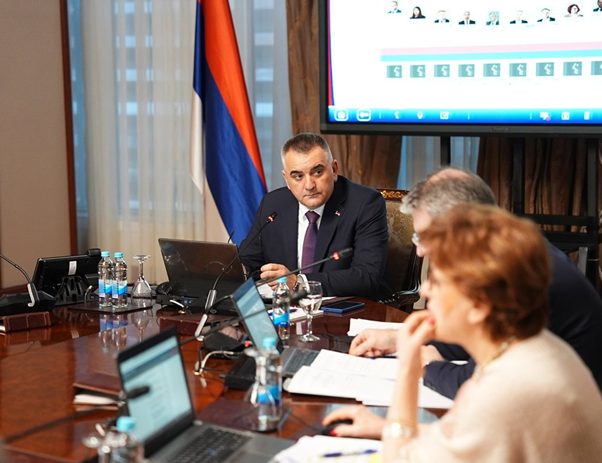 БАЊАЛУКА, 26. ДЕЦЕМБРА /СРНА/ - Влада Републике Српске утврдила је најнижу плату у Републици Српској за 2026. годину у бруто износу од 1.476 КМ, односно у нето износу од 1.000 КМ.