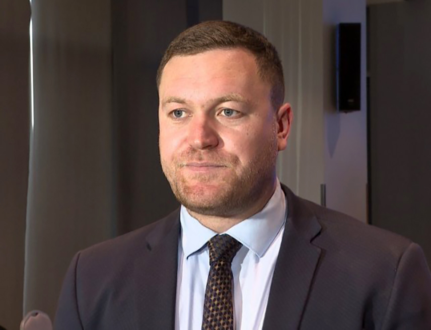 БАЊАЛУКА, 26. ДЕЦЕМБРА /СРНА/ - Политиколог Војислав Савић истакао је да је друштво способно да преживи онолико колико су његови појединци спремни да покажу емпатију једни према другима.