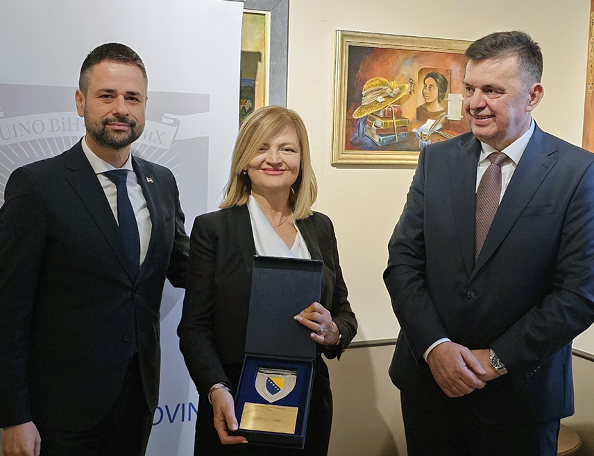 БАЊАЛУКА, 26. ДЕЦЕМБРА /СРНА/ - Управа за индиректно опорезивање /УИО/ БиХ обиљежила је данас у Бањалуци 22 године рада, а директор Управе Зоран Tегелтија изјавио је овом приликом да ће до краја године бити прикупљено 12,2 милијарде КМ прихода од индиректних пореза, што представља раст од 5,6 одсто у односу на 2024. годину.