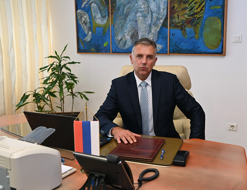 БАЊАЛУКА, 26. ДЕЦЕМБРА /СРНА/ - Министар просвјете и културе Боривоје Голубовић честитао је ученицима, наставницима, ваннаставном особљу, као и руководству школа у Српској заршетак наставе у првом полугодишту школске 2025/2026. године.