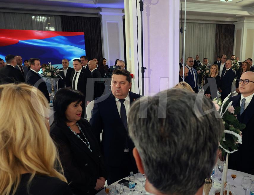 БАЊАЛУКА, 26. ДЕЦЕМБРА /СРНА/ - Предсједник Народне скупштине Републике Српске Ненад Стевандић рекао је да је однос према дјеци нешто свето и хумано и да су Србија и Република Српска увијек заједно када је дјеци потребно помоћи.