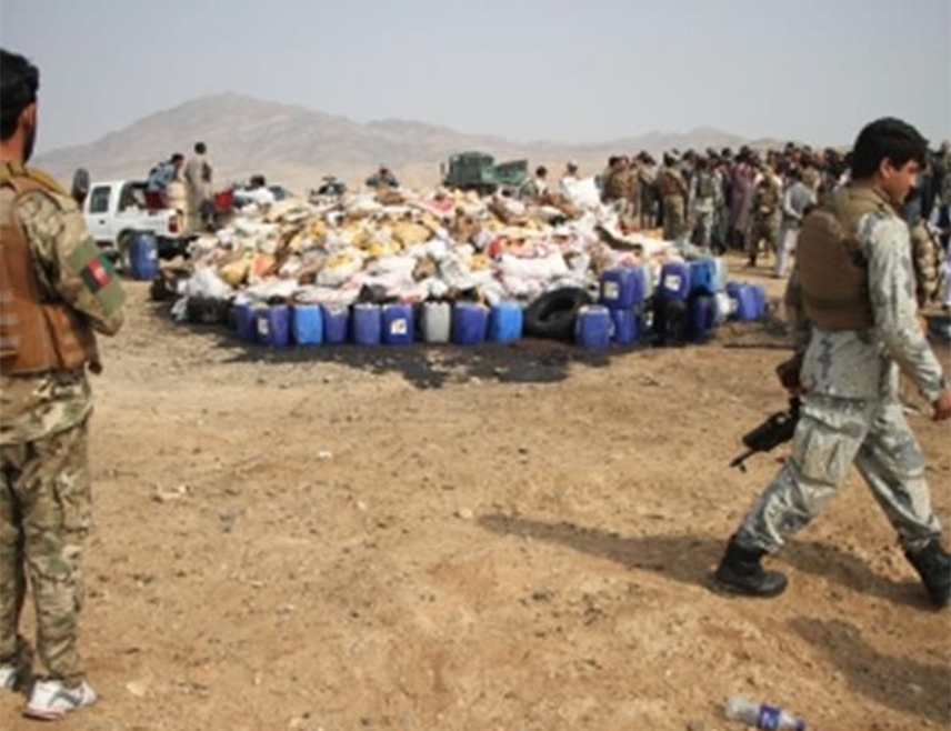 КАБУЛ, 27. ДЕЦЕМБРА /СРНА/ - Авганистанске снаге безбједности уништиле су двије тајне лабораторије за производњу хероина и заплијениле више од 700 килограма илегалних дрога у западној провинцији Фарах, саопштено је из канцеларије замјеника министра унутрашњих послова за борбу против наркотика.