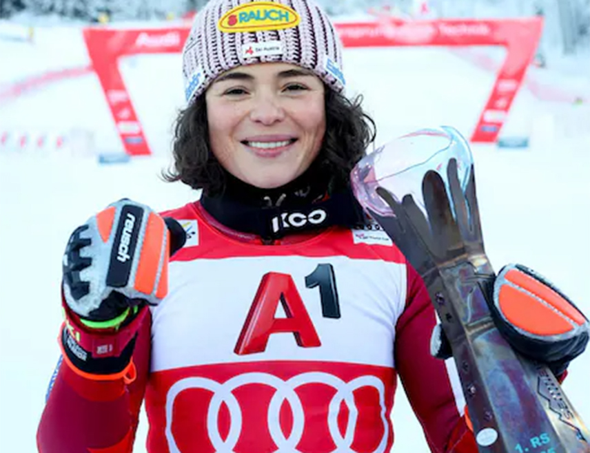 ЗЕМЕРИНГ, 27. ДЕЦЕМБРА /СРНА/ - Аустријанка Јулија Шајб остварила је трећу побједу у велеслалому Свјетског купа ове сезоне на домаћем терену у Земерингу, након што је водећа Алис Робинсон испала из конкуренције.