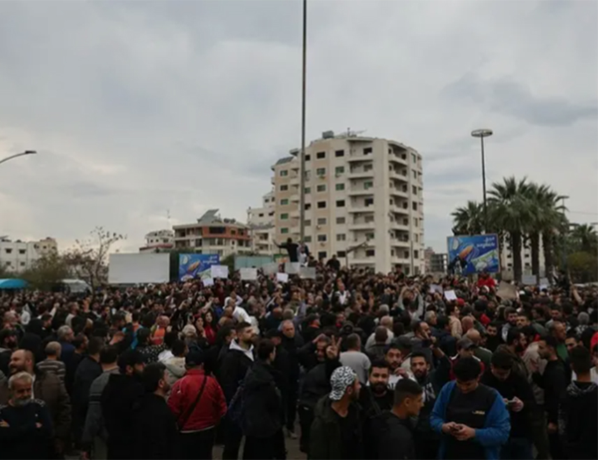 ЛАТАКИЈА, 28. ДЕЦЕМБРА /СРНА/ - Три особе погинуле су током протеста у сиријској провинцији Латакији, алавитском упоришту, саопштила је канцеларија за медије покрајине.