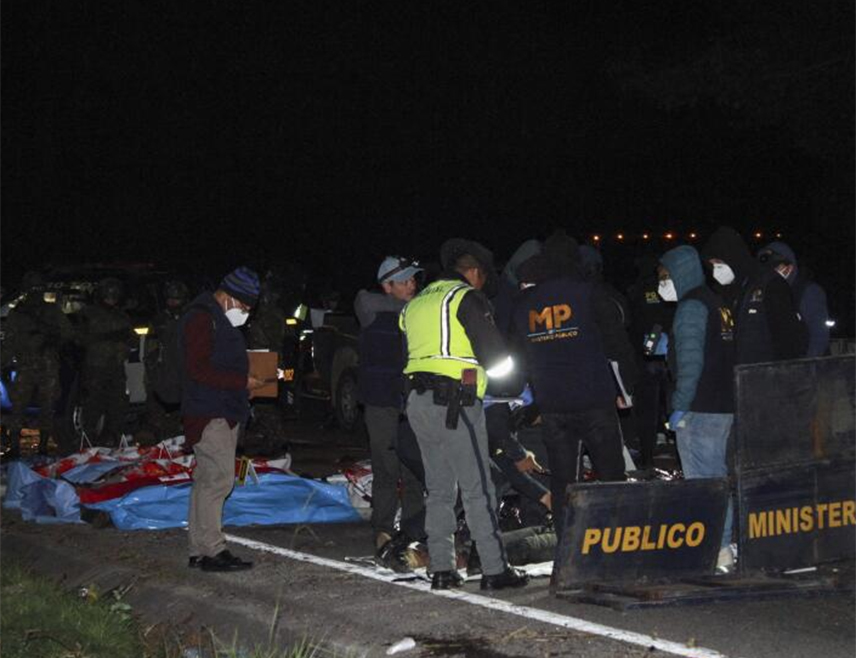 ПАРАМАРИБО, 28. ДЕЦЕМБРА /СРНА/ - Девет лица, међу којима је петоро дјеце, убијено је данас у нападу мушкарца са оштрим предметом у округу Комвејне на сјеверозападу Суринама, преноси Ројтерс.