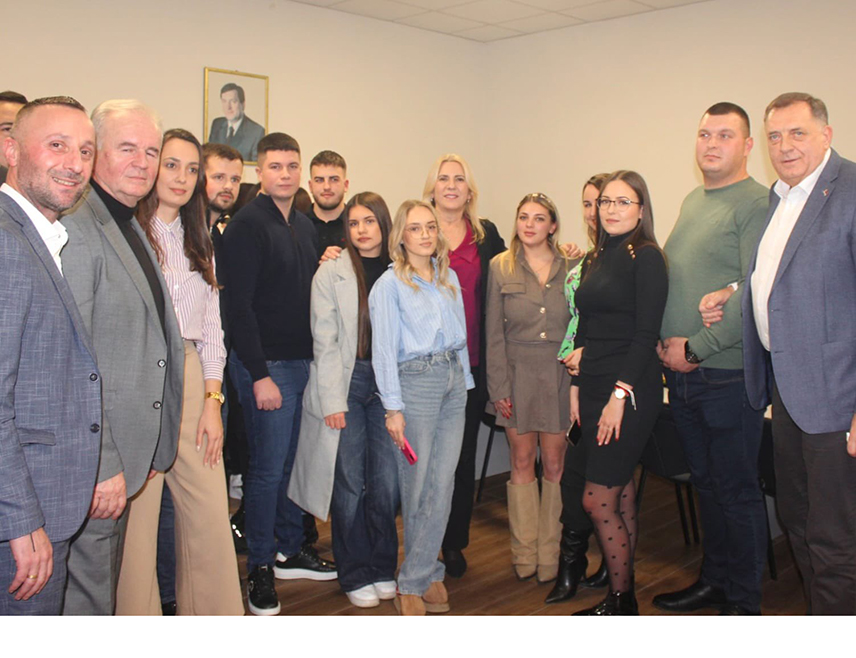 SRBAC, DECEMBER 29 /SRNA/ – SNSD President Milorad Dodik attended a traditional gathering of party members in Srbac this evening, where he expressed his hope that the New Year will bring more peace, greater security, and more opportunities for every family.
