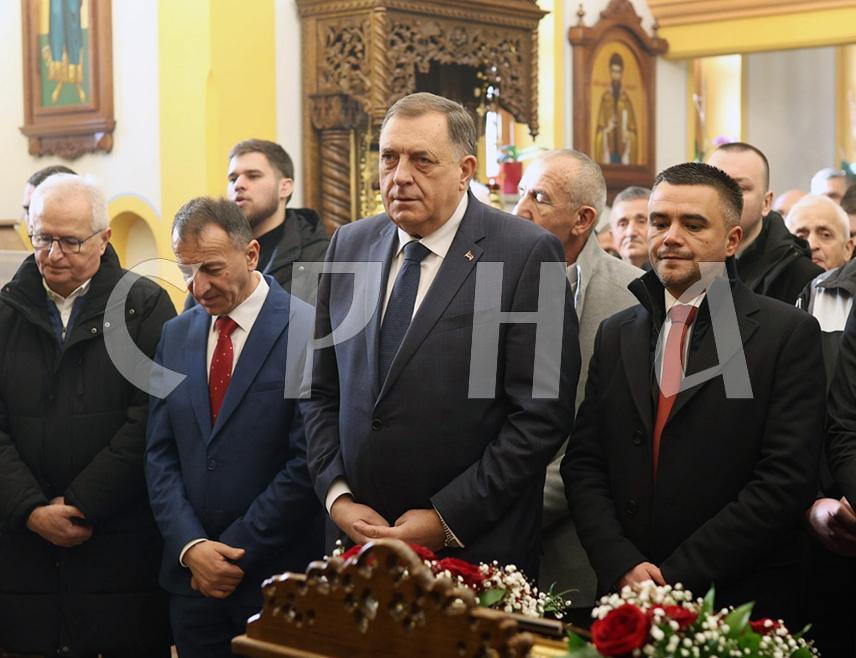 КОЗАРСКА ДУБИЦА, 30. ДЕЦЕМБРА /СРНА/ - Предсједник СНСД-а Милорад Додик изјавио је данас у манастиру Моштаница, гдје је присуствовао литургији поводом славе ове светиње, да је српски народ у континуитету изложен страдањима и аспирацијама разних окупатора.