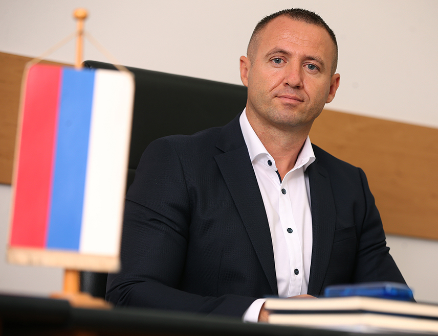 Вељановски указје да се мора укључи цјелокупна друштвена заједница, односно невладин сектор, како би био остварен заједнички циљ - нулта стопа толеранције на учешће малољетника у играма на срећу