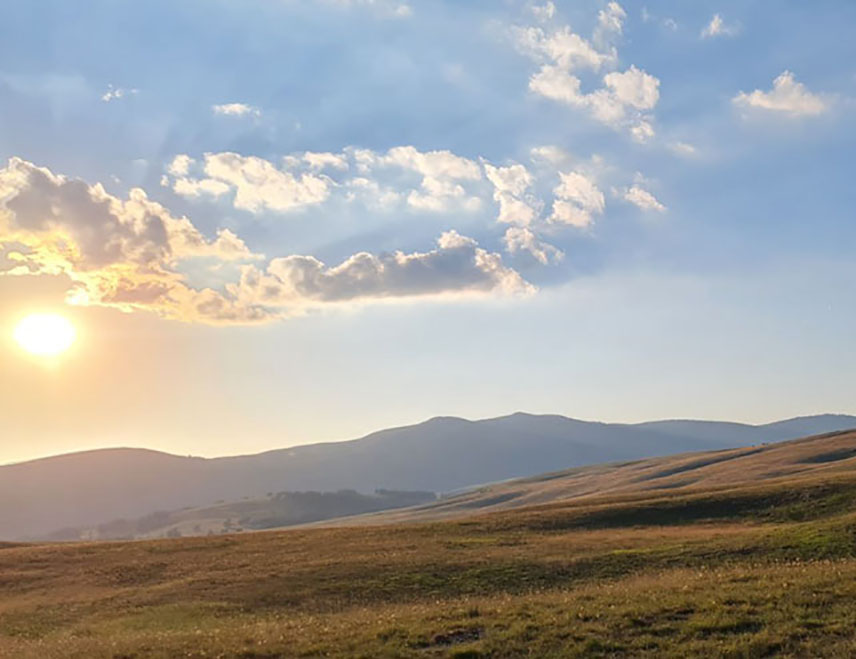 БАЊАЛУКА, 31. ДЕЦЕМБРА /СРНА/ - У Републици Српској и Федерацији БиХ данас ће бити претежно сунчано и хладније у односу на претходни дан и вјетровито.
