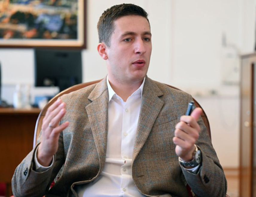 БАЊАЛУКА, 31. ДЕЦЕМБРА /СРНА/ - Предсједник Законодавног одбора у Народној скупштини Републике Српске Младен Илић поручио је да нико нема право да прекраја вољу грађана и демократски изабраних појединаца у Српској, али да поједине институције то покушавају, што није добра порука за статус БиХ.