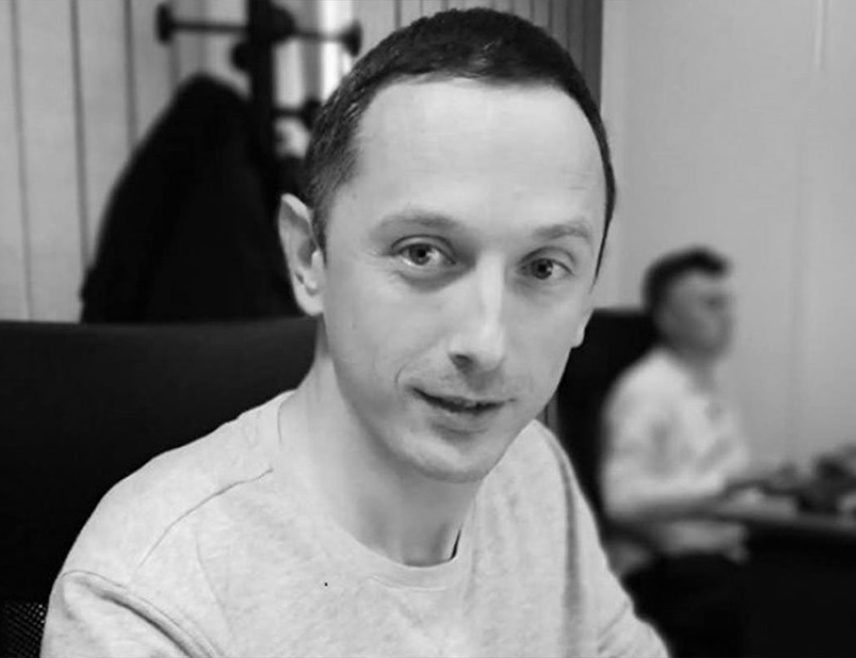 БАЊАЛУКА, 31. ДЕЦЕМБРА /СРНА/ - Дугогодишњи новинар Дарко Гавриловић преминуо је у Бањалуци у 45. години живота након краће и тешке болести.