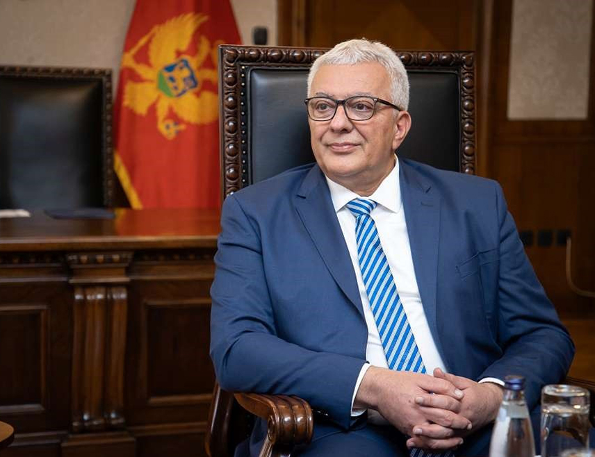 ПОДГОРИЦА, 31. ДЕЦЕМБРА /СРНА/ - Предсједник Скупштине Црне Горе Андрија Мандић рекао је да не може да води данашњу сједницу парламента јер се "ситуација у Зети усложава".