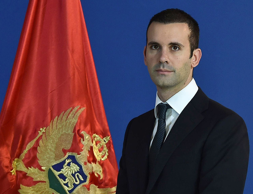 ПОДГОРИЦА, 31. ДЕЦЕМБРА /СРНА/ - Предсједник Владе Црне Горе Милојко Спајић руководиће Министарством спорта и младих након данашњег разрјешења министра Драгослава Шћекића.